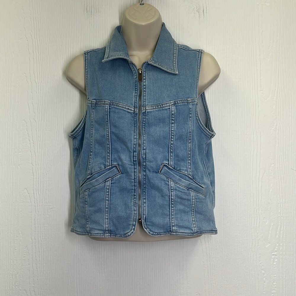 American Eagle - Light Stonewashed Zip Up Pocket Sleeveless Vest Size Small - Picture 3 of 10